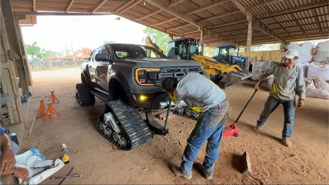 Instalação das esteiras MatTracks em uma Ford Ranger Raptor.