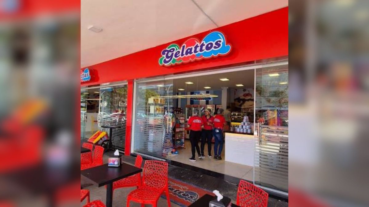 Ele quase quebrou na pandemia e dirigiu o próprio caminhão de entregas para não fechar a sorveteria, criou o "atacadão de sorvete" e hoje vende 1,3 milhão de picolés por mês a partir de R$ 1, com 32 lojas e meta de R$ 100 milhões
