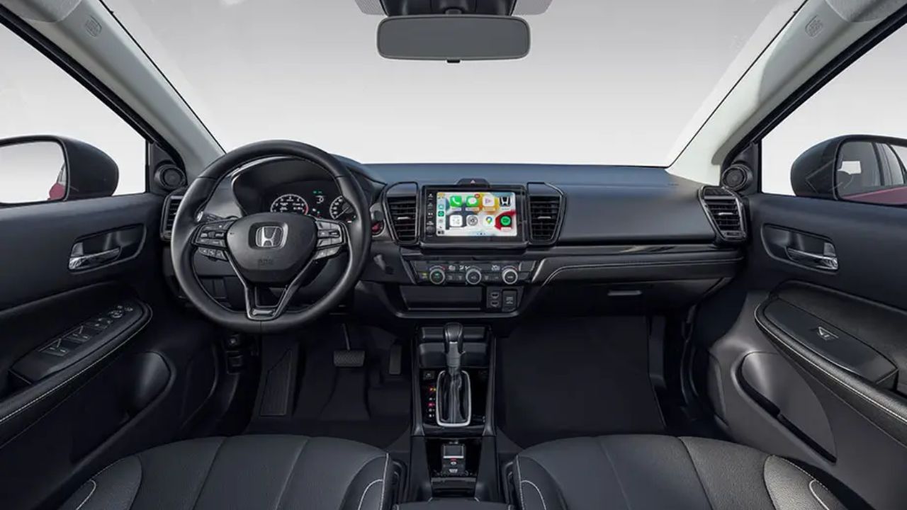 Equipado com motor 1.5 i-VTEC, câmbio automático CVT, consumo de até 15 km/l, seis airbags e sistema Magic Seat, este hatch japonês surpreende pela confiabilidade mecânica, eficiência, versatilidade e custo-benefício: conheça o Honda City Hatch LX