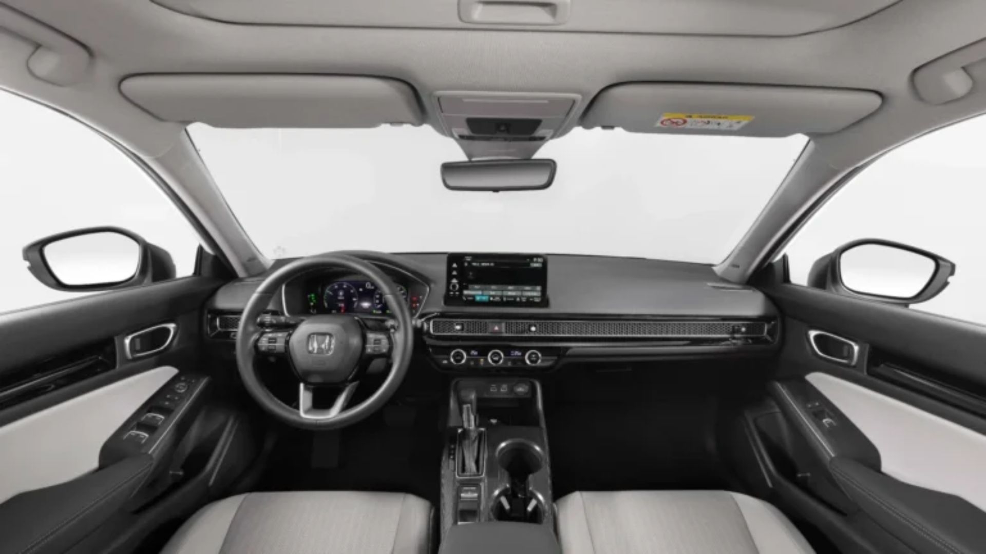 Honda Civic e:HEV 2023 em concessionária de veículos usados após desvalorização de quase R$ 66 mil.