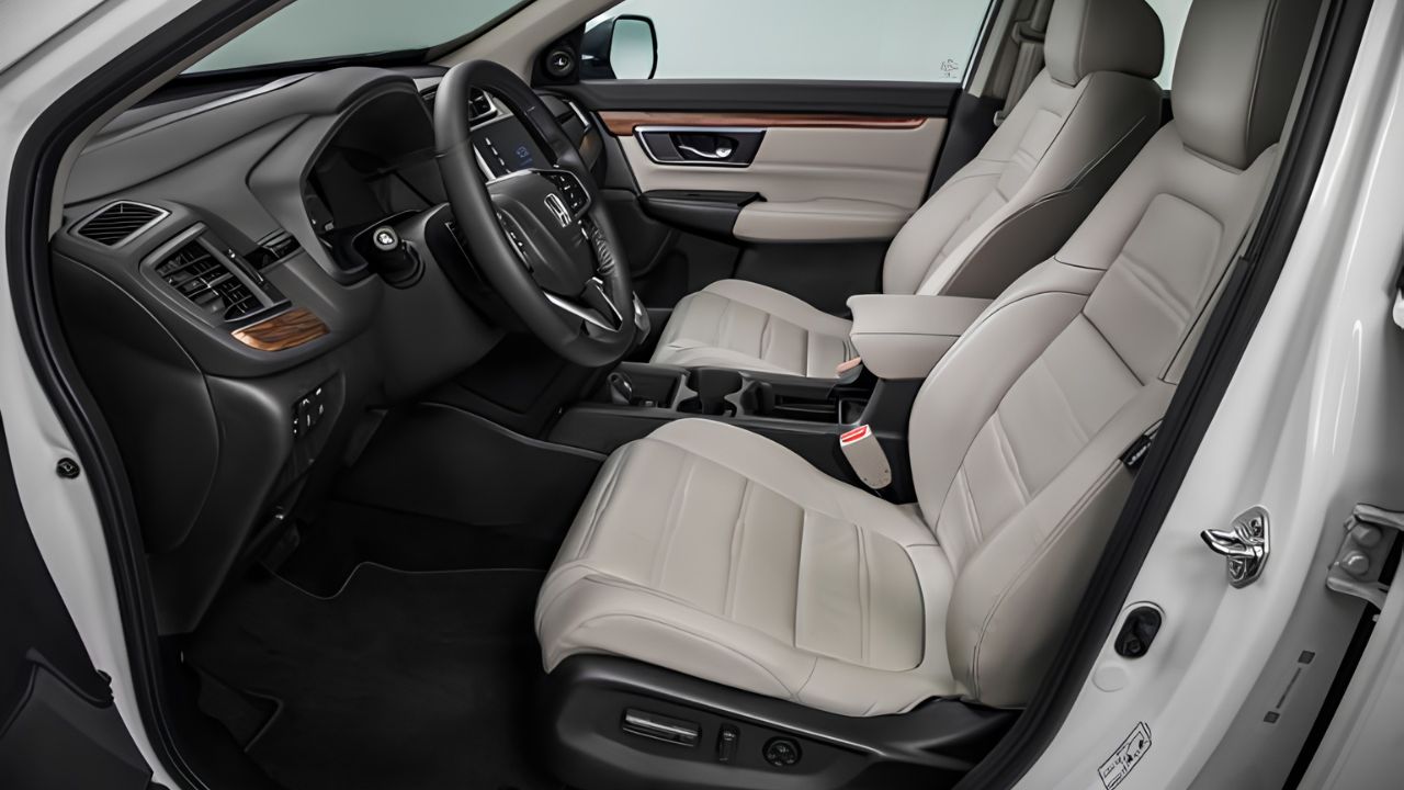 Honda CR-V Touring 2018 aparece por cerca de R$ 135 mil na Tabela Fipe, com motor turbo de 190 cv, tração integral e porta-malas de 522 litros.