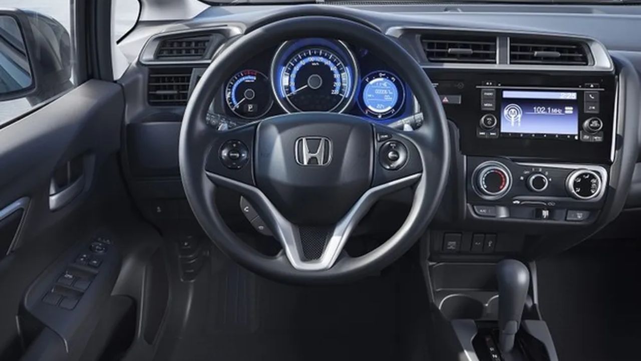 Ele custa cerca de R$ 74 mil, possui motor 1.5 i-VTEC, câmbio automático CVT, consumo de até 14,1 km/l, mecânica confiável e sistema Magic Seat; conheça o Honda Fit Personal 2018