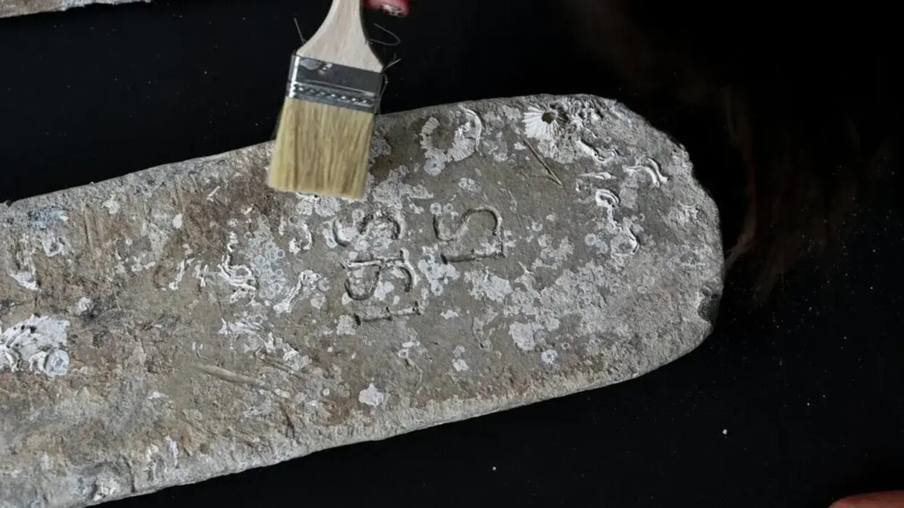 Three 70 kg lead ingots from the 17th century are found stacked on the North Sea seabed during investigation for the Hornsea 3 wind farm, 120 km off the coast of Norfolk