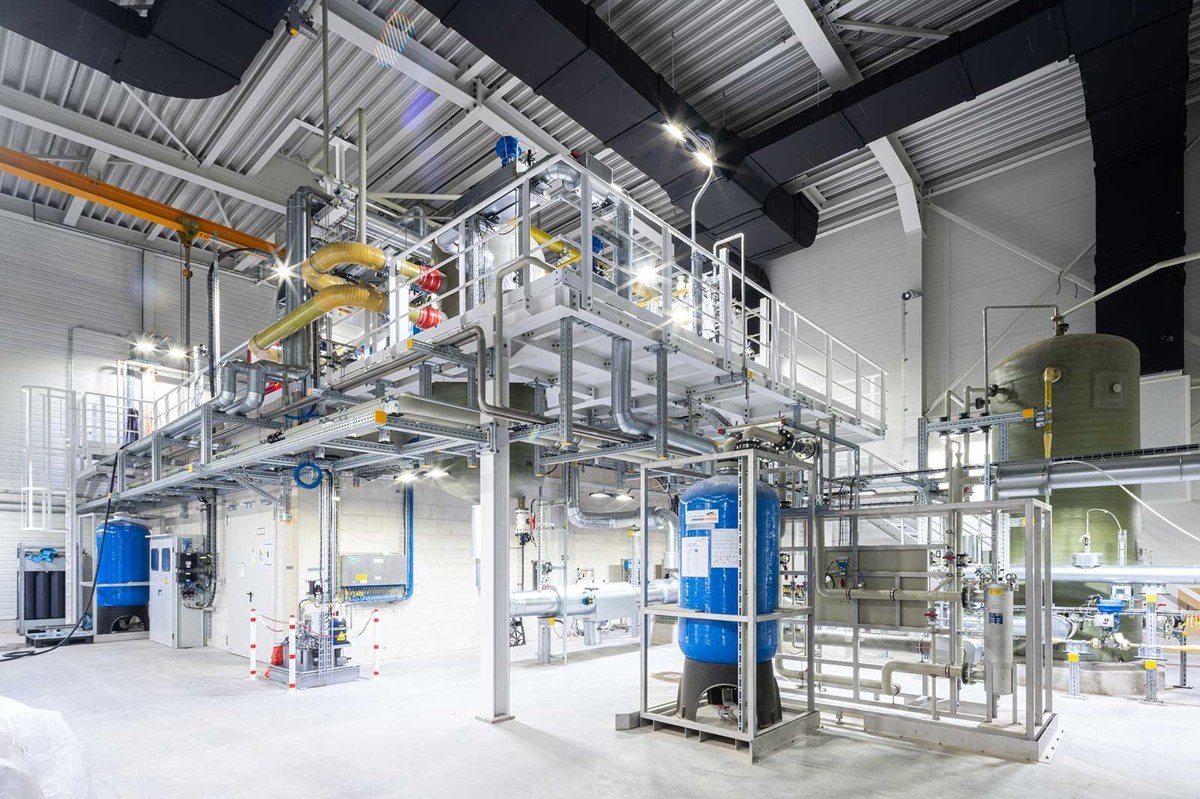 Industrial plant for green hydrogen production
