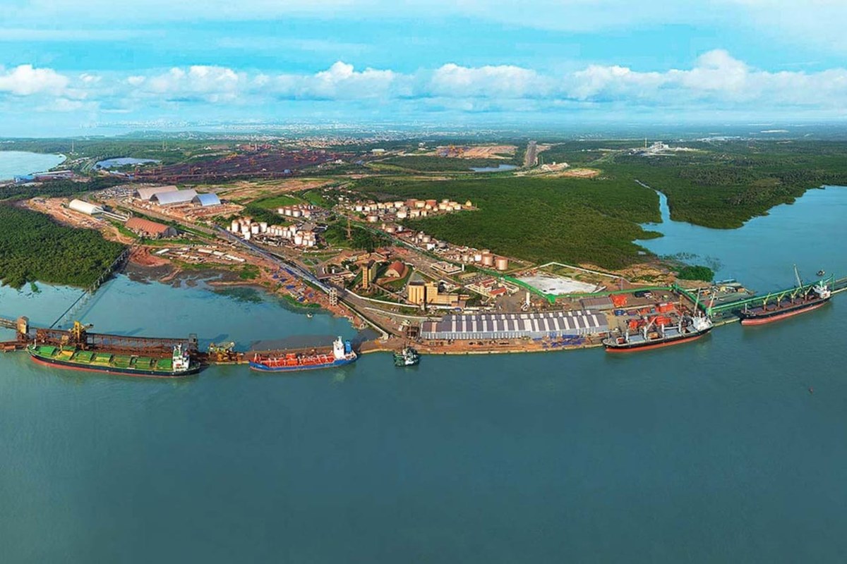 Vista aérea do Porto do Itaqui, no Maranhão, com navios atracados