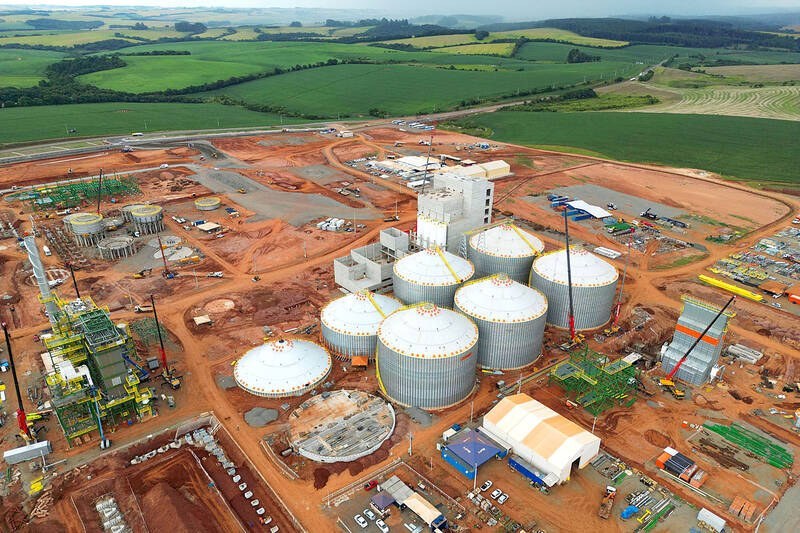 Usina de etanol de milho em construção no Centro-Oeste brasileiro