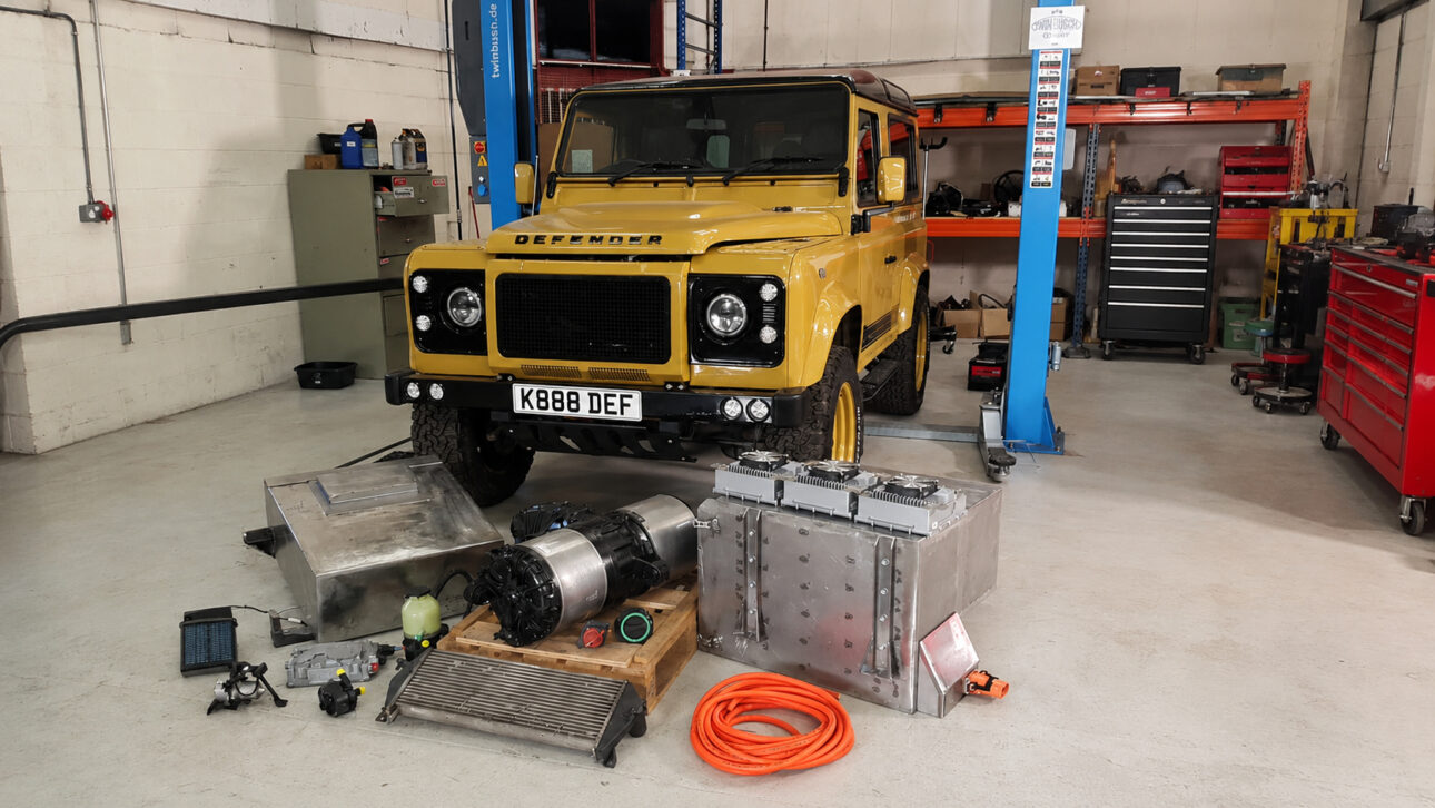 The British company BEDEO created a system that removes the engine, gearbox, and driveshaft from a classic Land Rover Defender and installs four electric motors directly on the wheels.