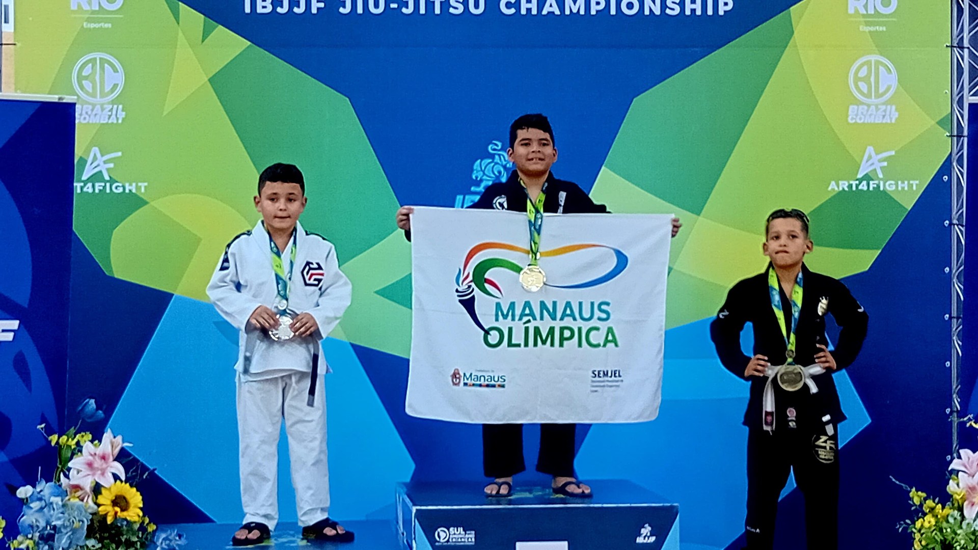 Aos 7 anos, Marco Vinícius, o "Hulk da 14", saiu de Manaus e faturou o ouro no Sul-Americano de jiu-jítsu 2026, na Mirim 2 Faixa Cinza.