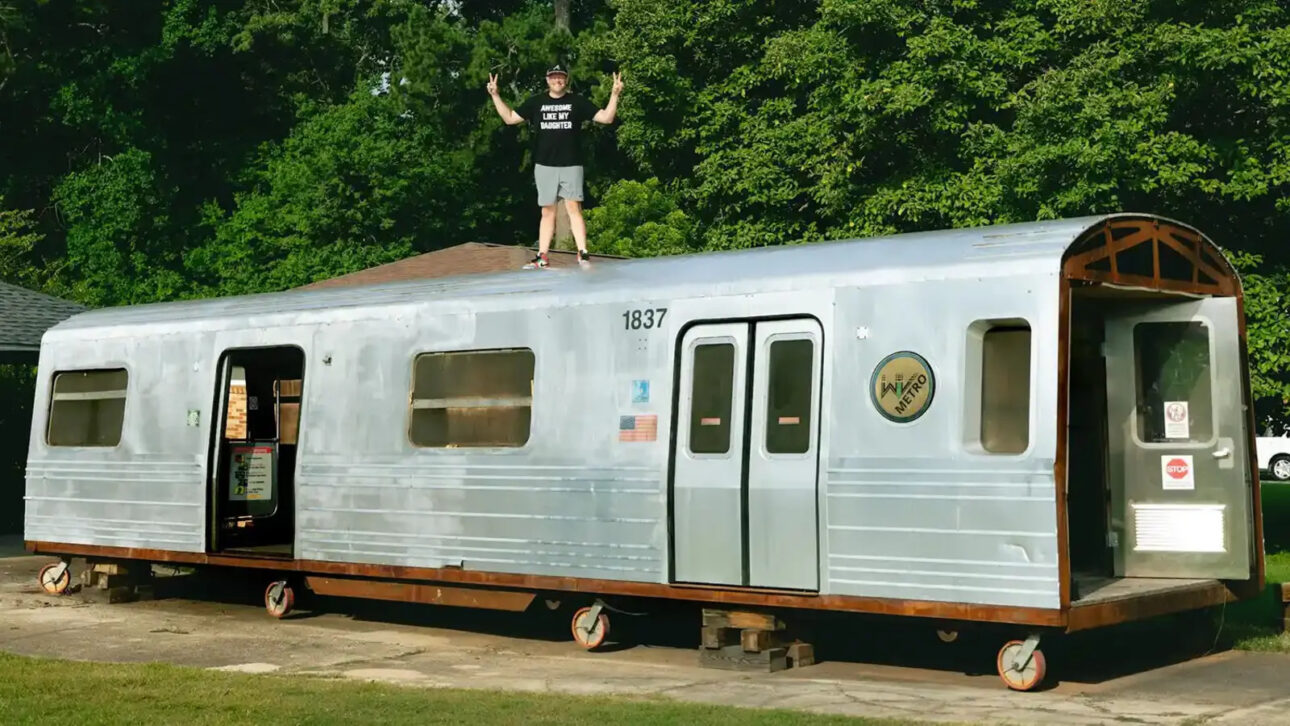 Christopher Rich comprou um vagão de metrô da Marvel por US$ 5.000, enfrentou viralização, multa e reforma, e agora prepara um Airbnb onde hóspedes poderão dormir dentro de um cenário de filme