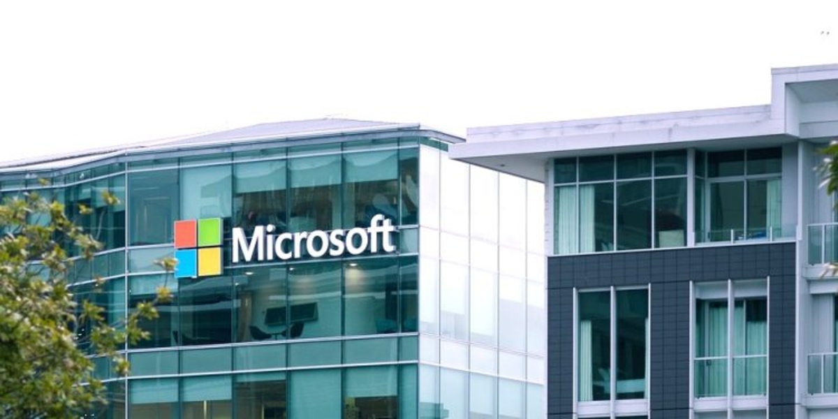 Microsoft facade, company sued after failing to restore the invaded Xbox account and recommending repurchasing the games.