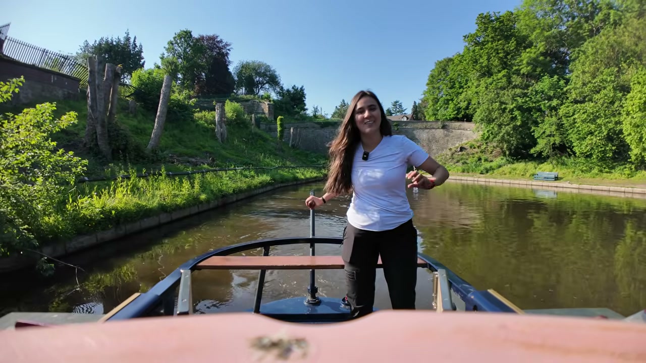 Casal brasileiro trocou o motorhome por um narrowboat e passou 4 dias num canal histórico do País de Gales, no Reino Unido, com túnel e aqueduto. Veja.
