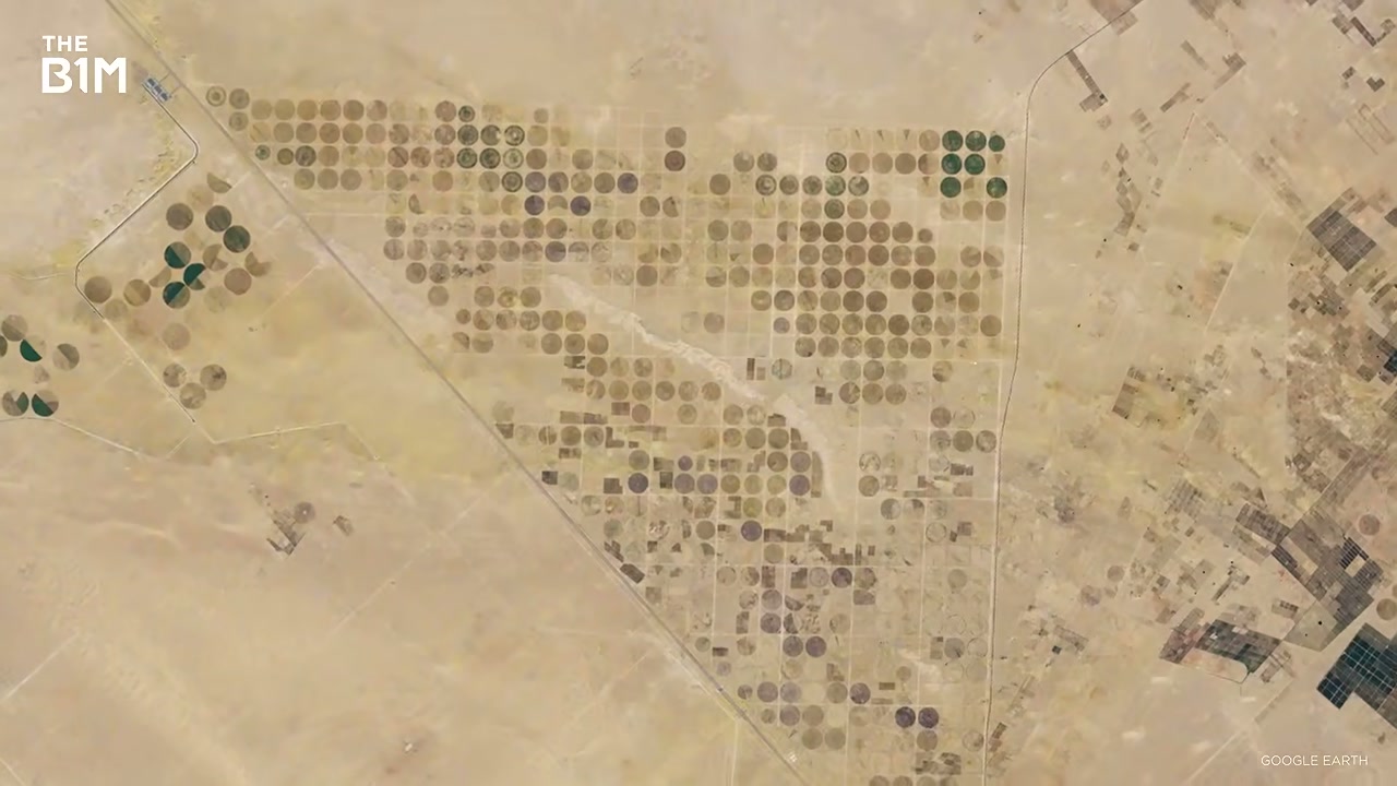 O Egito inaugurou o "novo Nilo", um canal artificial de 170 km que leva água ao deserto por segurança hídrica, mas a água pode estar acabando. Entenda.