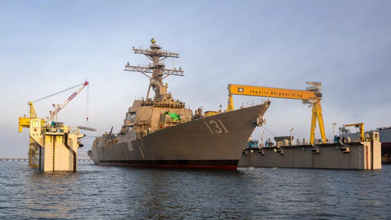 Descubra os detalhes do batismo do 81º destróier da Marinha dos EUA, o USS George M. Neal, pertencente à moderna configuração Flight III.