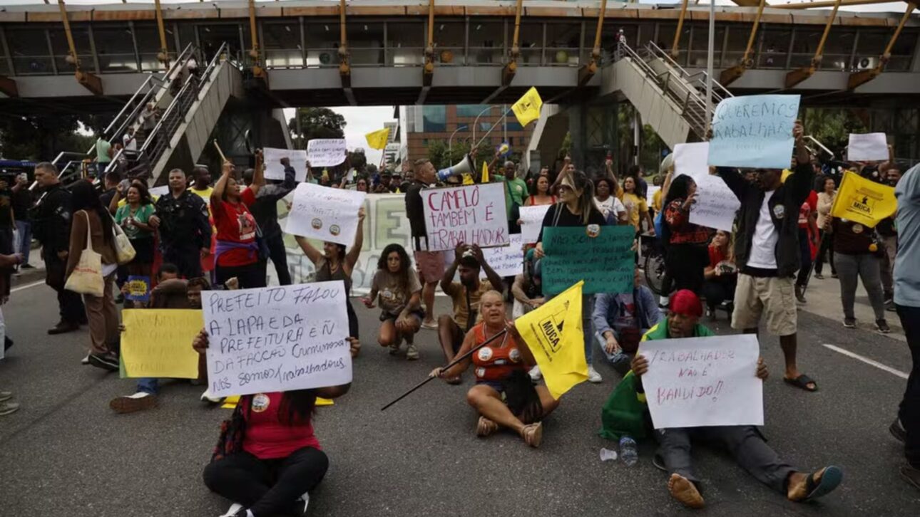 Street vendors protest in front of Rio City Hall against new rules.