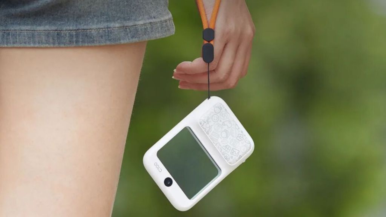 Vea las especificaciones de almacenamiento, proporciones de pantalla y el precio de 199 yuanes de la nueva cámara transparente Godox C100 con soporte a USB OTG.
