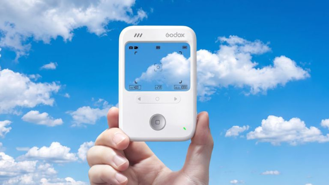 Vea las especificaciones de almacenamiento, proporciones de pantalla y el precio de 199 yuanes de la nueva cámara transparente Godox C100 con soporte a USB OTG.