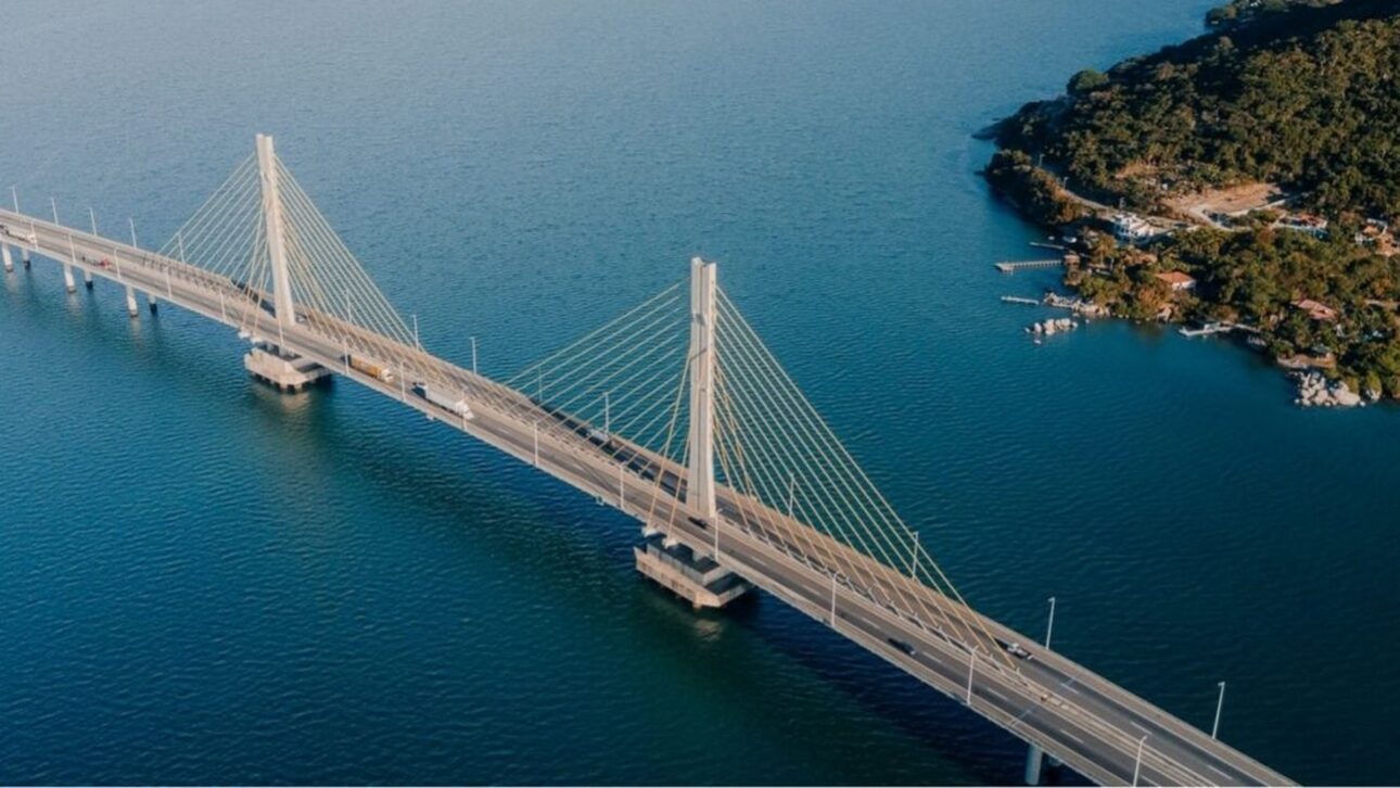 A principal rodovia de Santa Catarina parou: vistoria acha risco estrutural, a gigante Ponte Anita Garibaldi fecha os dois sentidos da BR-101 sem diagnóstico definitivo, e engenheiros correm de São Paulo enquanto todo mundo desvia a 20 km/h