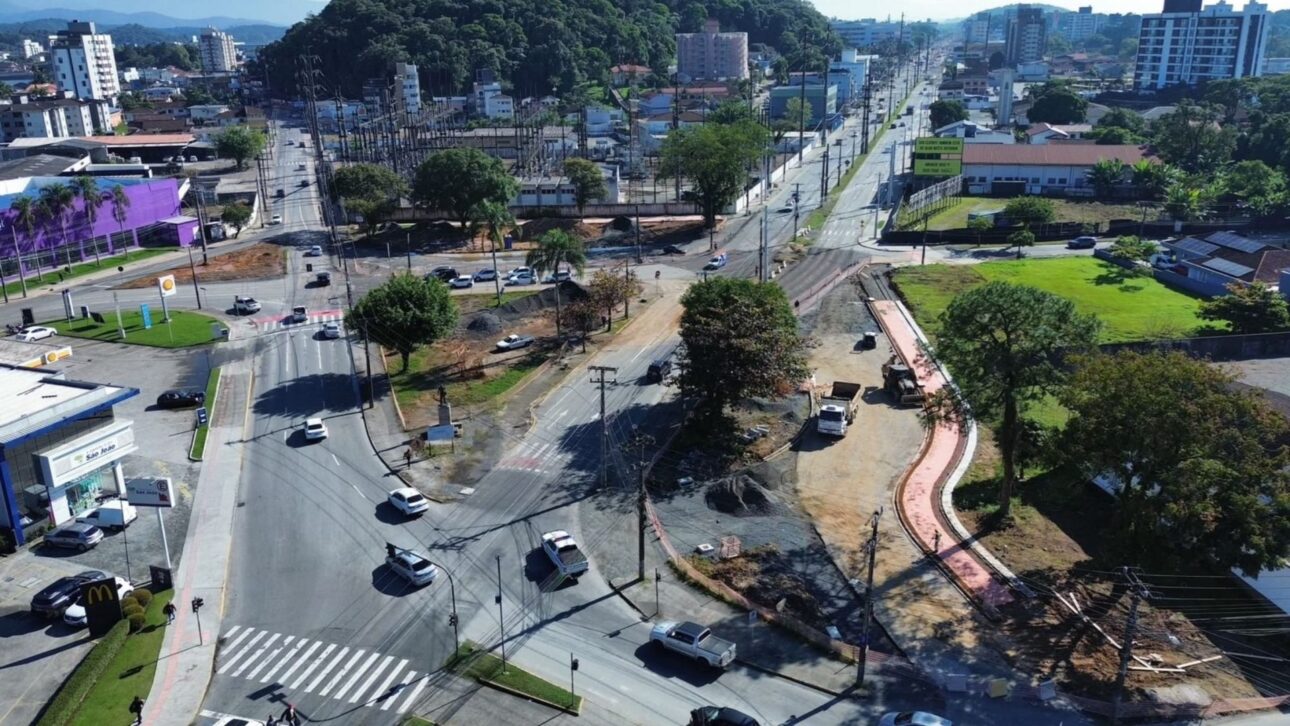 A principal rodovia de Santa Catarina parou: vistoria acha risco estrutural, a gigante Ponte Anita Garibaldi fecha os dois sentidos da BR-101 sem diagnóstico definitivo, e engenheiros correm de São Paulo enquanto todo mundo desvia a 20 km/h