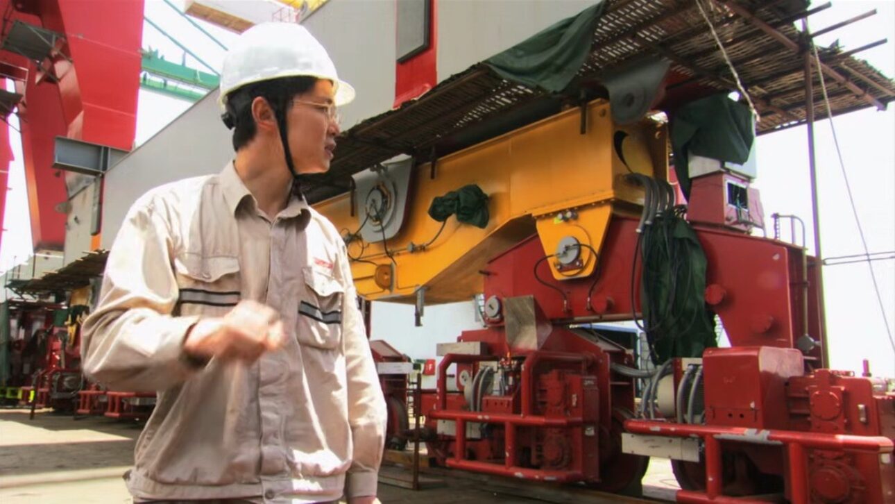 O maquinário do guindaste na fábrica de Changxing, mostrado no documentário. Foto: Reprodução/YouTube Big Engineering.