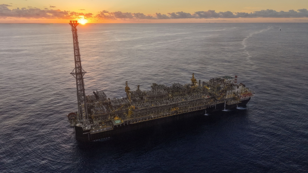Veja os detalhes do balanço da Petrobras no 2º trimestre de 2026, com alta de 14,4% na extração, refino em alta e queda nas importações.