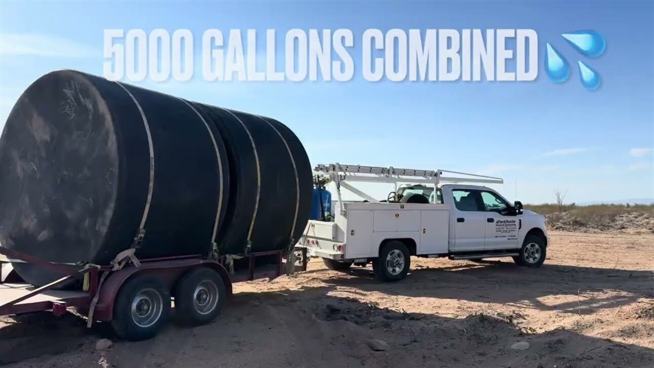 Sem grana para furar poço, família instala 5 mil galões em tanque de água fora da rede com bomba automática e sensor que corta em 30 PSI; veja