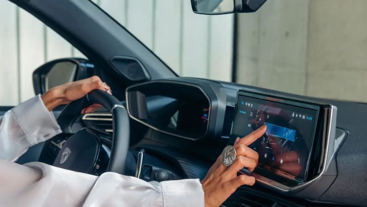 The taxi driver, one of the most frequent customers of car manufacturers in the new car market. Photo: Reproduction/YouTube Jornal da TV Vitória.