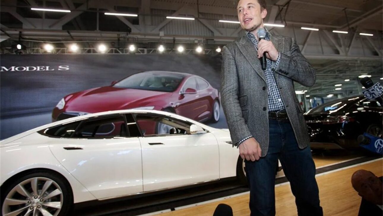 Elon Musk, dueño de Tesla, cuya marca de autos eléctricos comienza a operar oficialmente en Uruguay. (Foto: Reprodução)