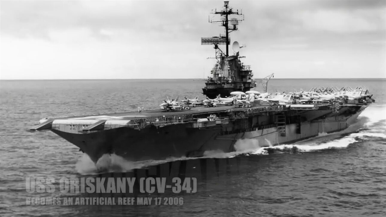 O USS Oriskany em navegação, em imagem de arquivo do registro. Foto: Reprodução/YouTube War History Online.