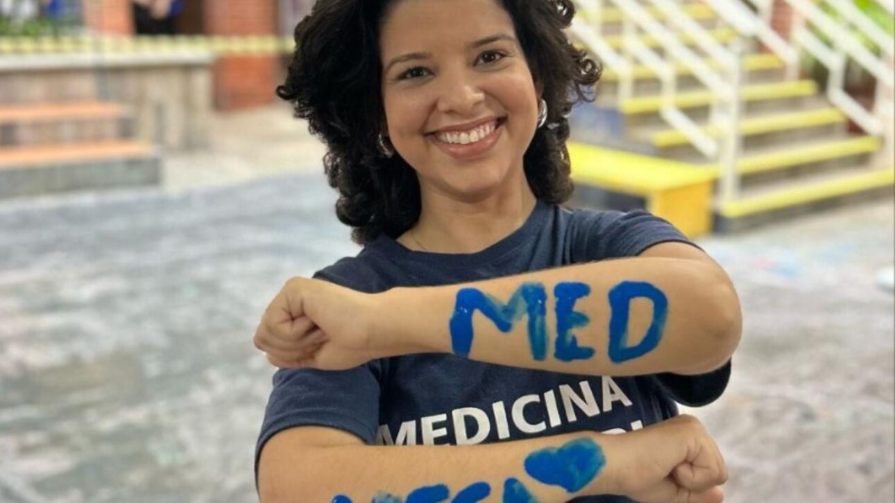 Mariana Costa, de 36 anos, conseguiu a aprovação em Medicina depois de vencer o câncer e de perder o pai, o grande incentivador dias antes da prova do Enem, no Ceará.