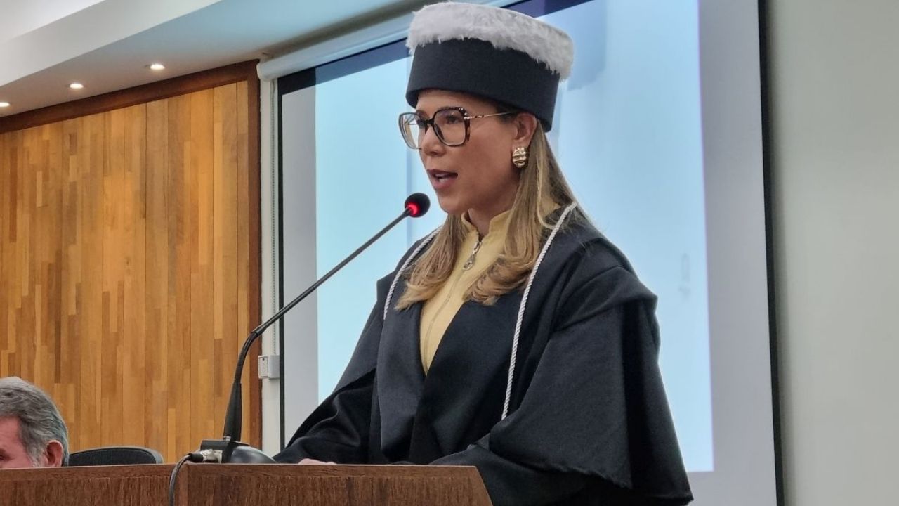 Doméstica aos 12 anos, Rosilene cursou Direito, enfrentou 14 concursos e conquistou o 1º lugar para se tornar juíza no Acre.
