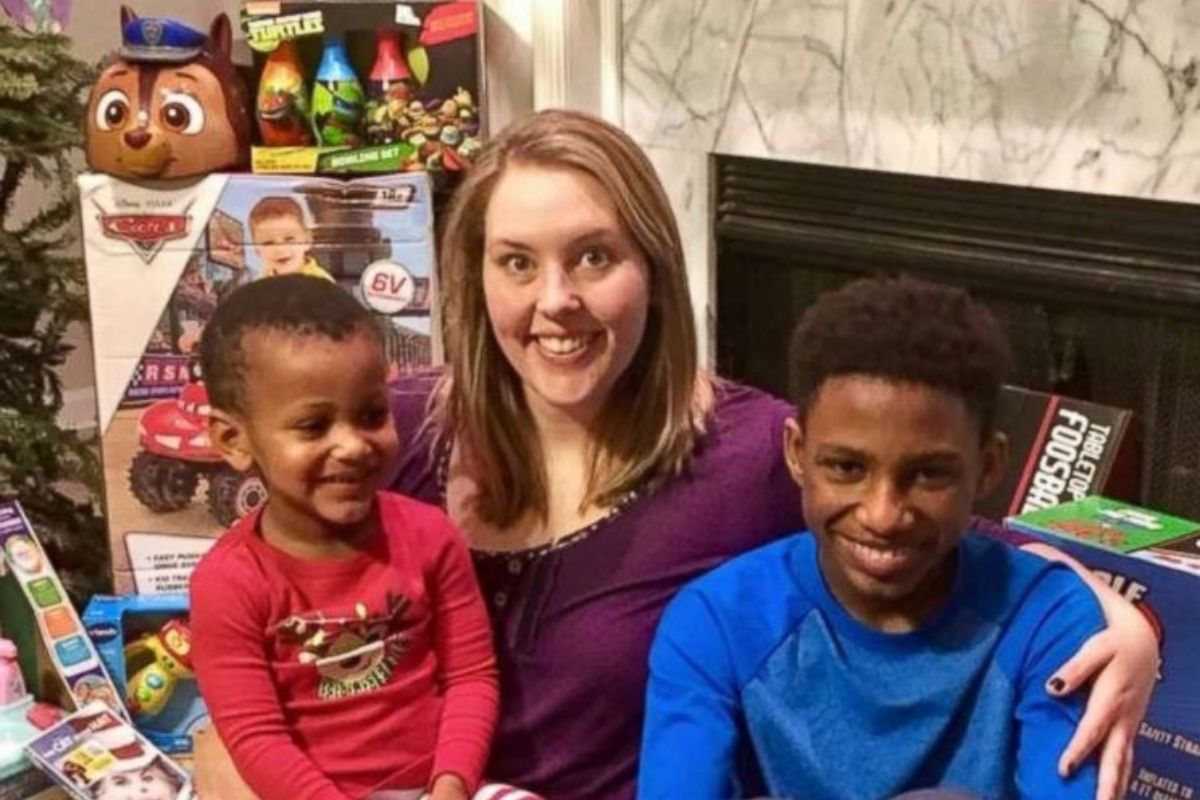 Aos 22 anos, Chelsea Haley dava aula em Baton Rouge quando Jerome, de 12 anos, pediu para morar com ela. Em dois meses, ela teve a guarda total dele e do irmão Jace.