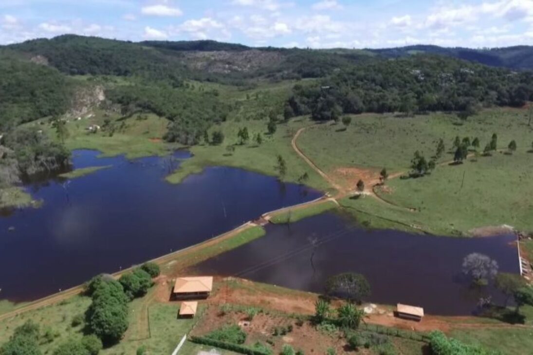 Antônio Fagundes é registrado como produtor rural na Fazenda Fama I, no interior de SP, com soja e milho, e viveu Bruno Mezenga em O Rei do Gado.