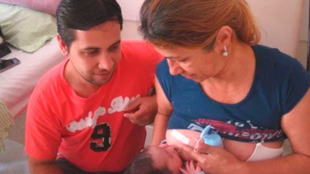 Avó de 56 anos consegue produzir leite e amamentar o neto recém-nascido após a morte da filha durante o parto em Santa Catarina