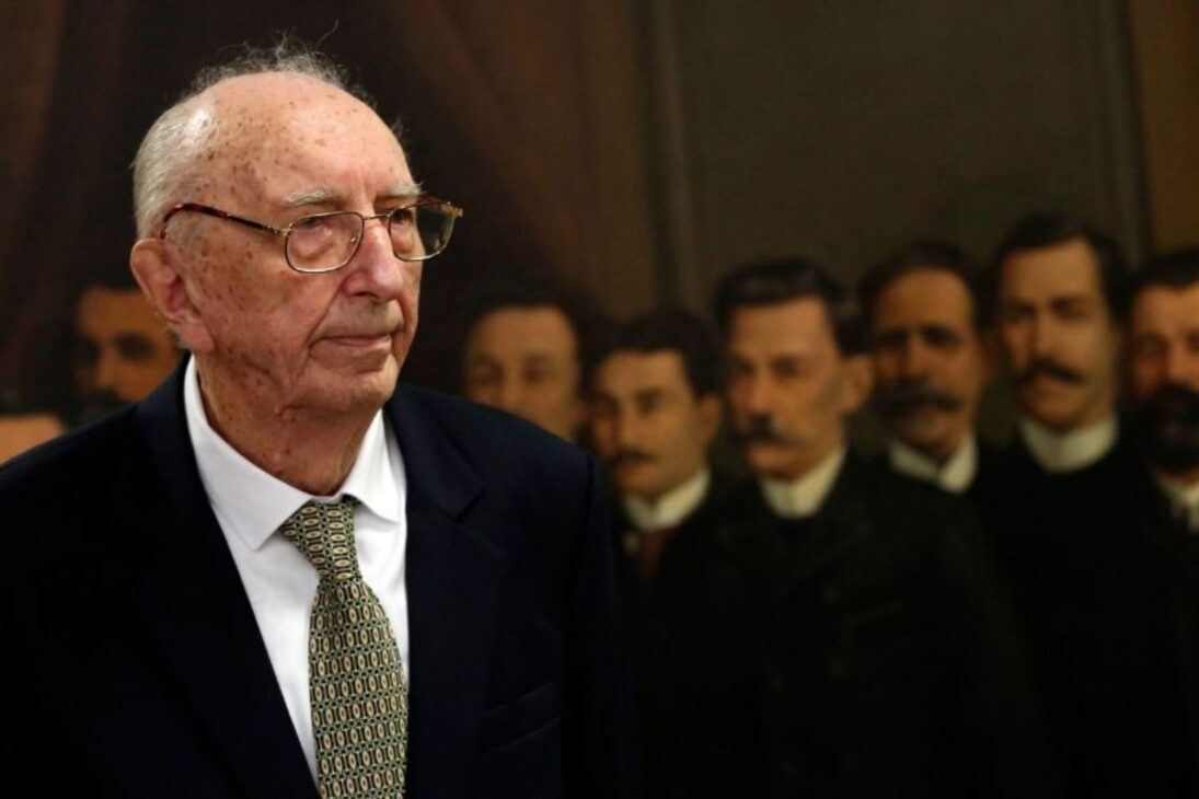 Brasileiro no Guinness por 84 anos na mesma empresa, Walter Orthmann começou aos 15 em 1938, dirigia ao escritório aos 100 e morreu aos 102