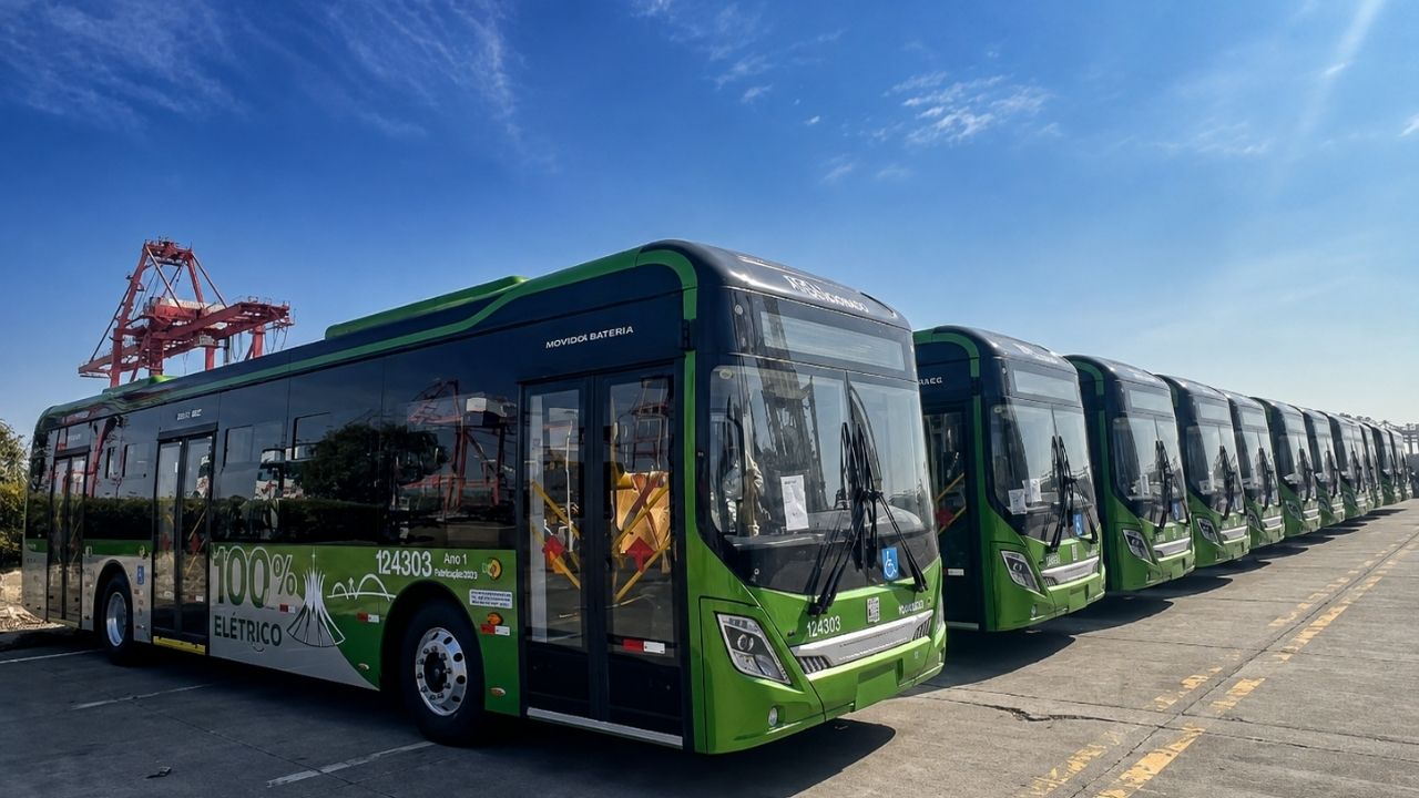 Brasília colocou 50 ônibus 100% elétricos nas ruas e quer chegar a 90 ainda em 2026 veículos rodam cerca de 400 km por carga, levam aproximadamente 3 horas para recarregar (4)