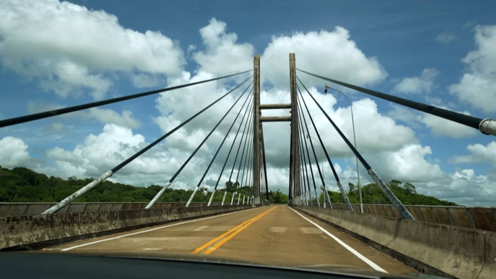 Poucos brasileiros sabem, mas uma ponte de 378 metros no extremo norte do Brasil conecta o Amapá à França e cria uma ligação terrestre direta com a União Europeia
