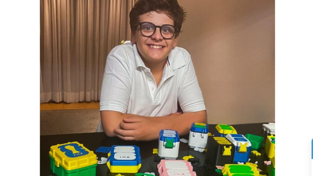 Na Copa do Mundo, impressão 3D virou renda extra para pequenos empreendedores e adolescente de 13 anos com caixinhas personalizadas.