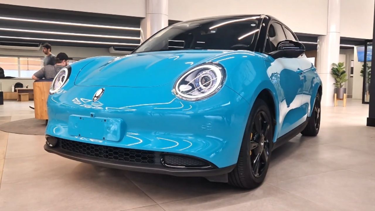 Carro elétrico ORA 03 BEV58 tem 315 km pelo Inmetro, 171 cv e sete airbags; veja bateria, desempenho e tecnologias do hatch.