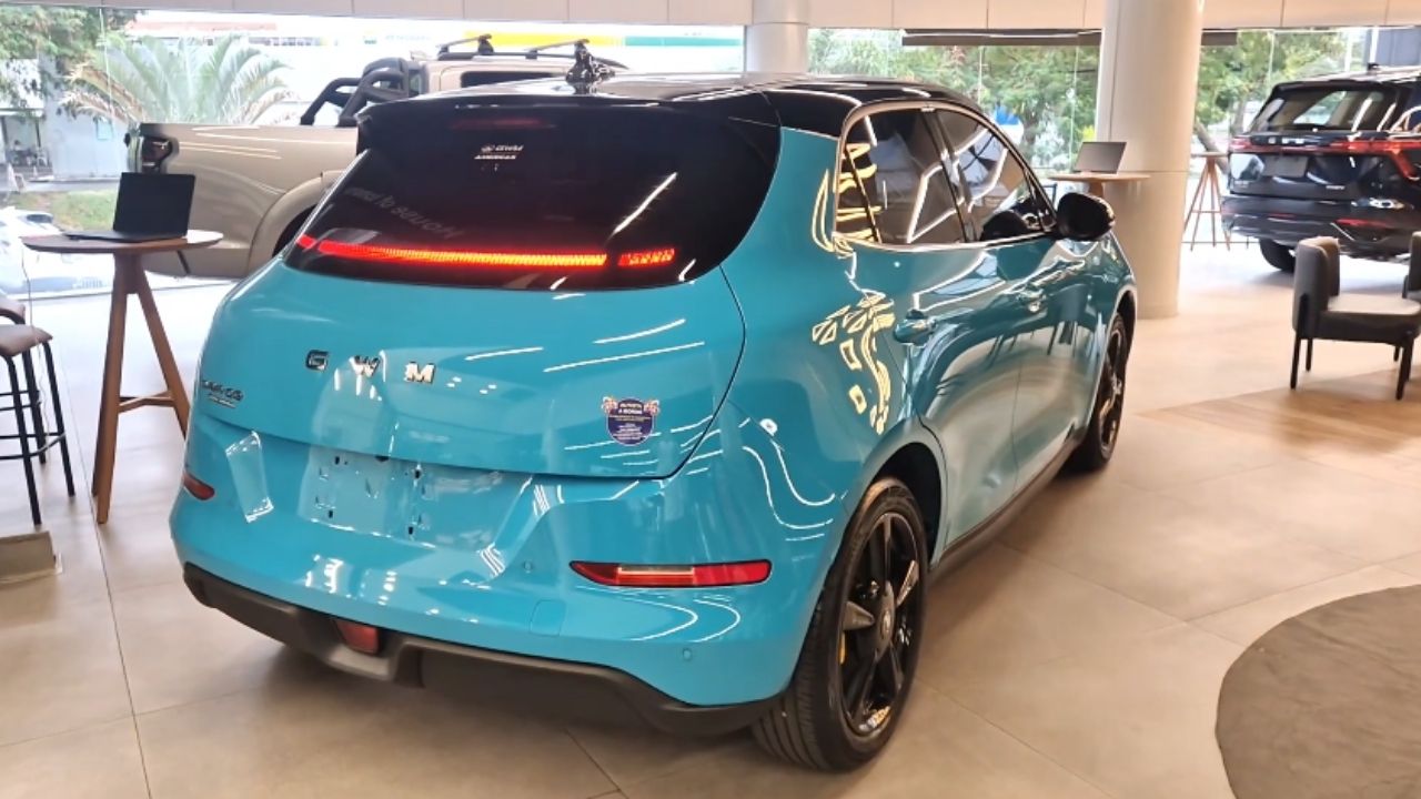 Carro elétrico ORA 03 BEV58 tem 315 km pelo Inmetro, 171 cv e sete airbags; veja bateria, desempenho e tecnologias do hatch.