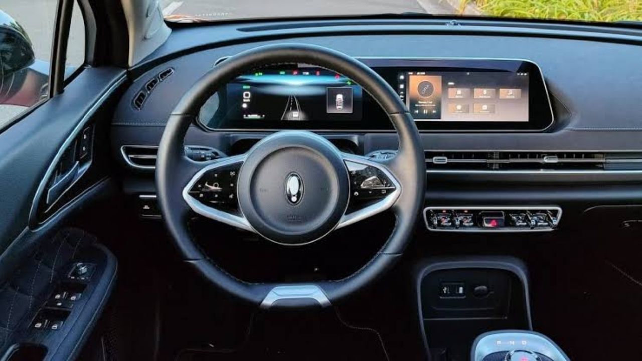Carro elétrico GWM ORA 03 BEV58 entrega 315 km de autonomia pelo Inmetro, 171 cv e sete airbags, acelera de zero a 100 kmh em 9 segundos e reúne câmera 360 graus, teto solar (5)