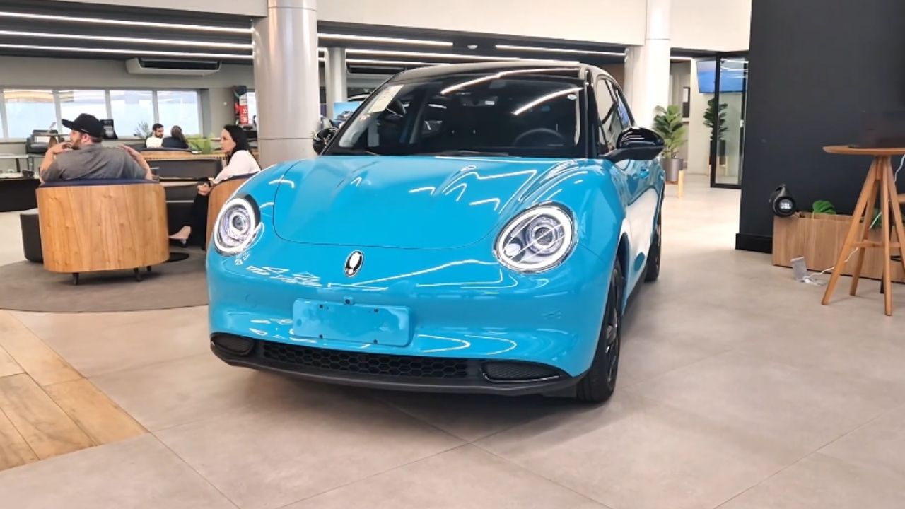 Carro elétrico ORA 03 BEV58 tem 315 km pelo Inmetro, 171 cv e sete airbags; veja bateria, desempenho e tecnologias do hatch.