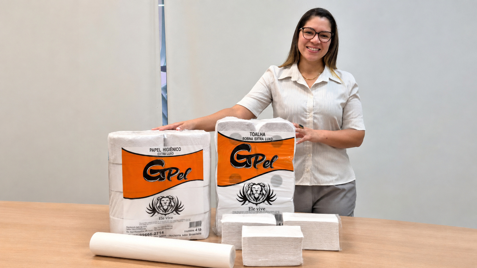 Gilcilene Lima de Pontes apresenta produtos de papel da Gpel em Registro
