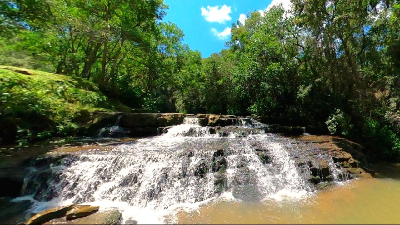 Cachoeiras de Prudentópolis incluem Salto São Francisco, cultura ucraniana e cenários de Meu Avô Stanislau.