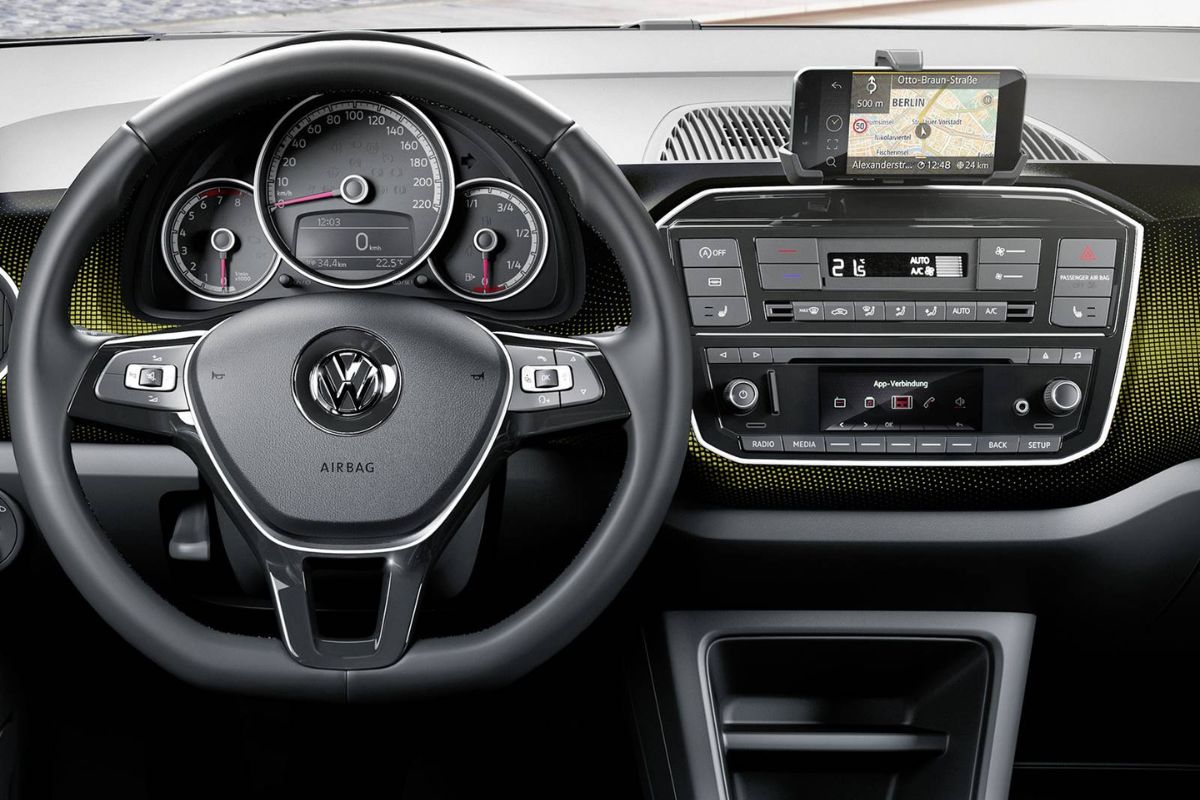 Lista reúne Kwid, Mobi, up!, 208 e Onix usados com médias acima de 10 km/l no etanol e preços anunciados a partir de R$ 36,9 mil.