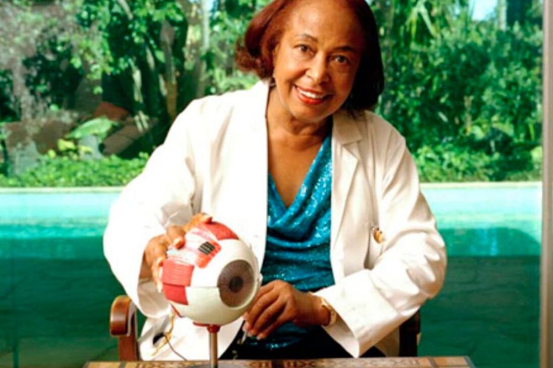 A mãe esfregava chão para pagar seus estudos no Harlem. Ela virou médica, patenteou uma sonda a laser em 1988 e devolveu a visão a quem estava cego há 30 anos.