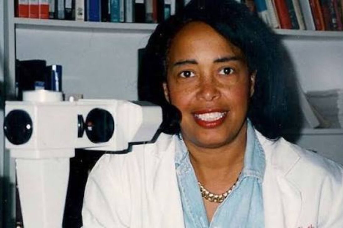 A mãe esfregava chão para pagar seus estudos no Harlem. Ela virou médica, patenteou uma sonda a laser em 1988 e devolveu a visão a quem estava cego há 30 anos.