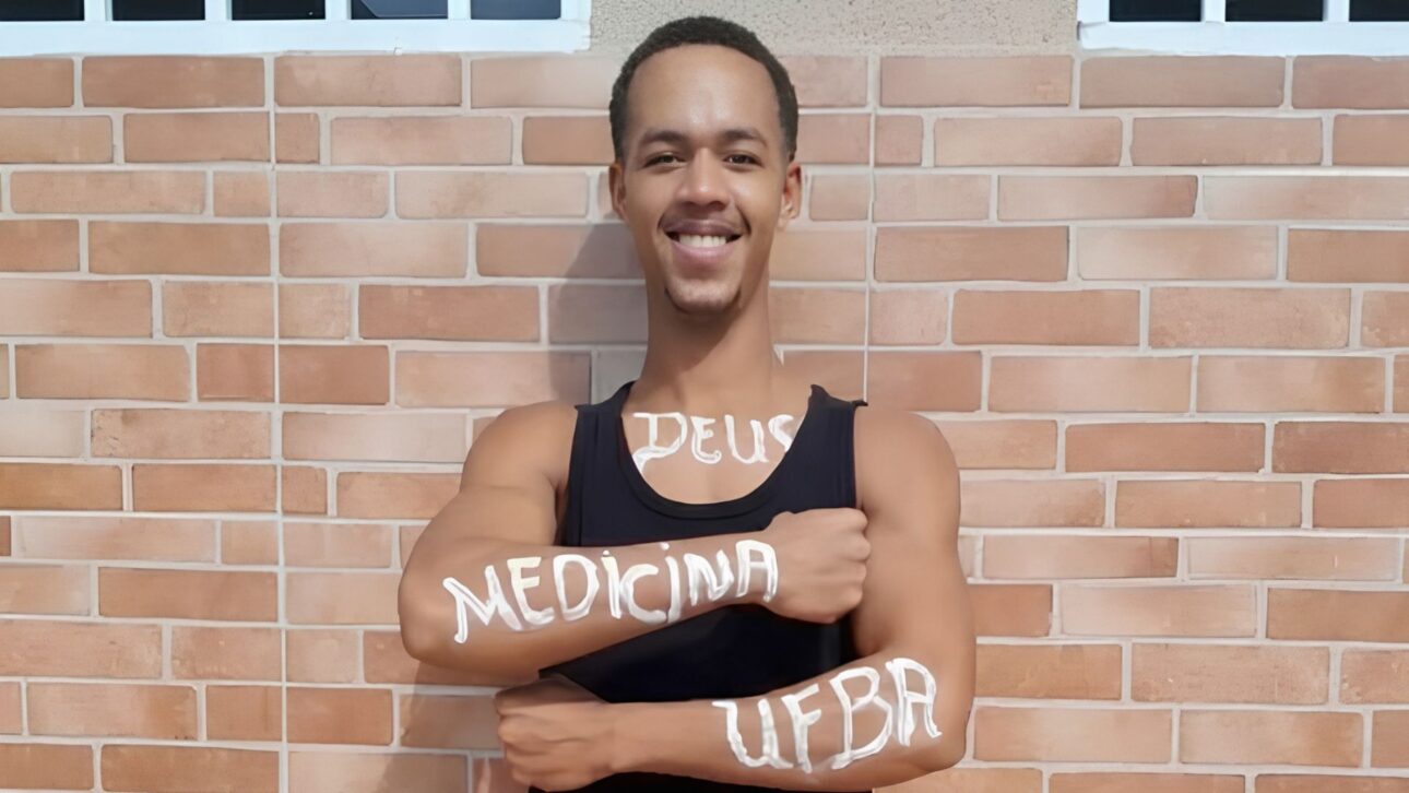 continuou ajudando os pais a vender acarajé nos fins de semana até conquistar, aos 19 anos, o 1º lugar de sua modalidade em Medicina na UFBA.