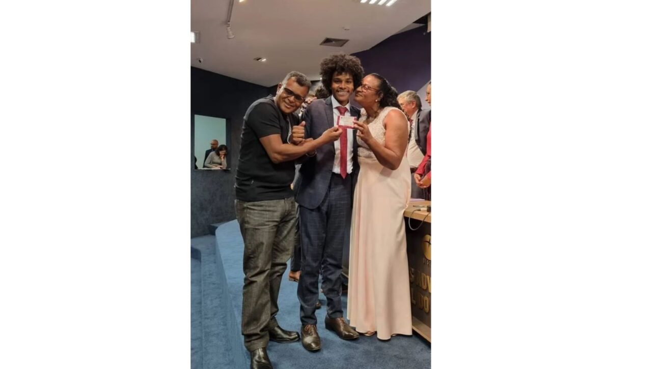Ele chegou a Brasília aos 17 anos, dormiu na Rodoviária e viveu de esmolas; em maio de 2022 recebeu a carteira da OAB e quer ser defensor público.