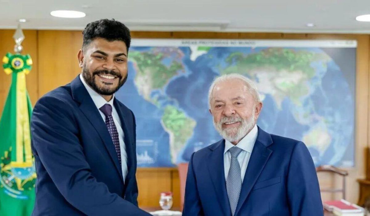 Filho de diarista e pedreiro, Douglas Rocha Almeida supera origem humilde, vence concurso concorrido e inicia carreira no Itamaraty (Foto: Ricardo Stuckert/PR)