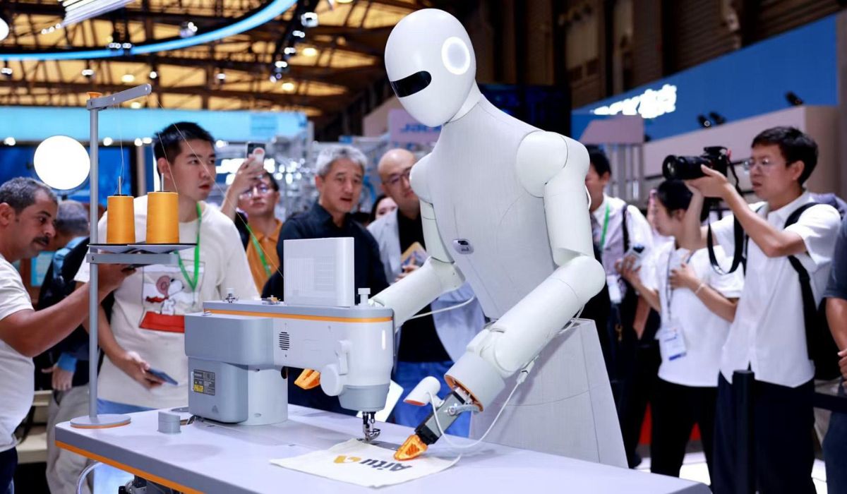 Conheça o robô com inteligência artificial que manipula tecidos e mostra como a automação pode mudar a produção de roupas na indústria. - Crédito: AITU/Divulgação
